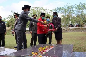Peringatan Hari Pahlawan Bupati dan Ketua DPRD Landak Hadiri Apel Dan Ziarah Ke Makan Pahlawan