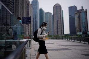Pekerja Bandara Shanghai Positif Covid-19, 186 Orang Dikarantina