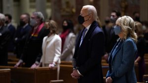 Presiden Biden Hadiri Misa, Yang Pertama Setelah Menjabat