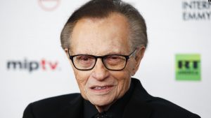 Pembawa Acara TV Legendaris Larry King Tutup Usia