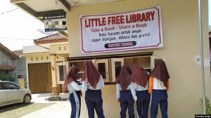 Terinspirasi AS, Dua Desa Indonesia Bangun Perpustakaan Mini Gratis