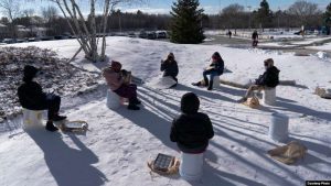 Suhu Capai Titik Beku, Murid-murid SD AS Semangat Belajar di Alam Bebas