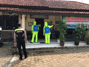 Ruang Pelayanan Satpas SIM Polres Pekalongan Disemprot Disinfektan