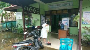 Kantor Lurah Sungai Jawi Luar, Pontianak Tergenang Air