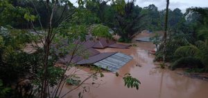 Banjir Genangi Jalan Lintas Negara dan Sejumlah Desa di Kecamatan Seluas