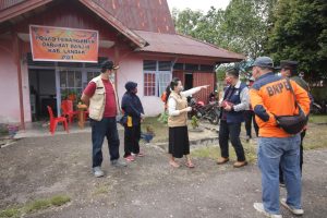 Pengungsi Korban Banjir Landak, Kalbar di Rapid Antigen