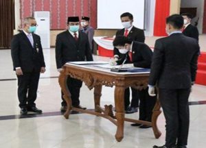 Wali Kota Singkawang Tjhai Chui Mie Lantik Empat Camat