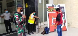 Terapkan Prokes untuk PMI, Upaya Satgas Pamtas Yonif 642 Cegah Covid-19