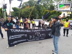 Solmadapar Gelar Aksi Tuntut Kejati Kalbar Publikasi Kasus Korupsi Bansos Covid-19