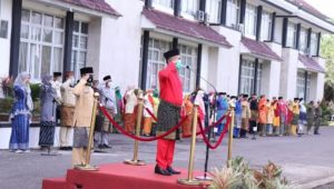 Bupati Sambas Pimpin Upacara HUT Pemprov Kalbar ke-64