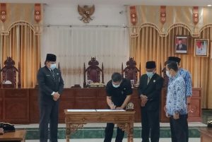 DPRD Sekadau Paripurna Pengumuman  Berakhir Masa Jabatan Bupati dan Wabup 2016-2021