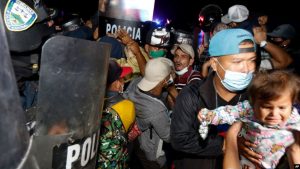 Tentara Guatemala Bentrok dengan Rombongan Migran Honduras