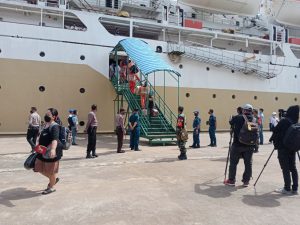 Cegah Covid-19 Masuk Kalbar, Penumpang Kapal Laut di Swab PCR