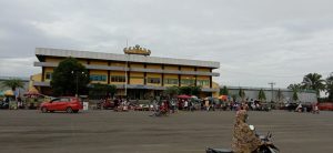 Perlaku UMKM Mamfaatkan Halaman Parkir Stadion Kotabumi Untuk Mengais Rejeki