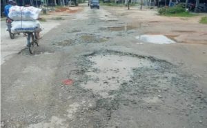 Ruas Jalan Pasar Monterado Rusak Parah, Masyarakat Desak Pemda Segera Perbaiki