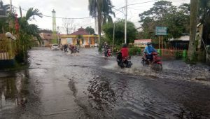 Curah Hujan Tinggi Sejumlah Wilayah di Kota Singkawang Terendam Banjir