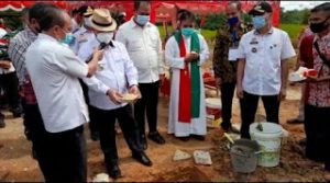Wakil Bupati Sanggau Letakan Batu Pertama Pembangunan Gereja Santo Yosef