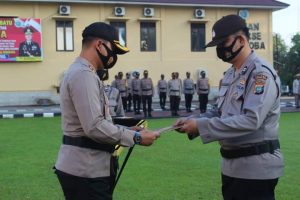 Kapolres Beri Reward Kepada 11 Personil Polres Labuhanbatu