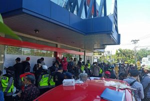 Nasabah Bumi Putera Unjukrasa di Kantor  Bumi Putera Wilayah Pontianak