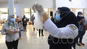 Lebih dari 2.500 Penumpang Stasiun Pasar Senen Gunakan Tes Covid-19 Genose