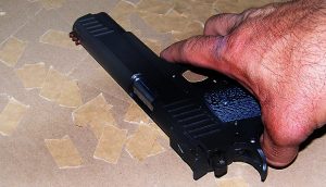 Polisi: Pistol Mainan Koboi Jalanan Menakut-nakuti Perempuan di Kebon Jeruk