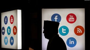 Unggahan Media Sosial dan Polisi Virtual