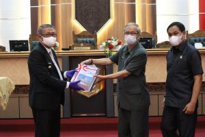 Sutarmidji Serahkan LKPJ Tahun 2020 kepada Dewan, Kalbar Tidak Menggalami Defisit