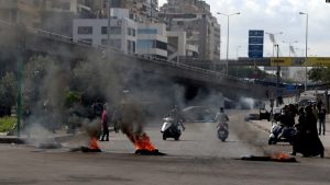 Nilai Mata Uang Lebanon Anjlok, Demonstran Kembali Turun ke Jalan
