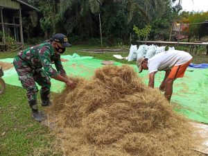 Satgas TMMD 110 Kodim 1201 Eratkan Komunikasi dengan Warga