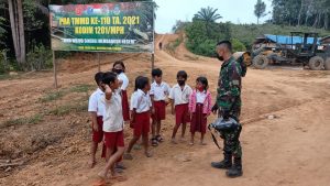 Satgas TMMD 110/ Kodim 1201 Semangati Siswa agar Tetap Belajar Saat Pandemi