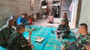 Satgas TMMD 110/ Kodim 1201 Manfaatkan Waktu Istirahat Untuk Komsos