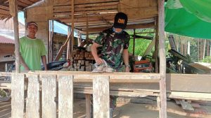 Satgas TMMD 110/ Kodim 1201 Terampil Gunakan Alat Ketam Kayu