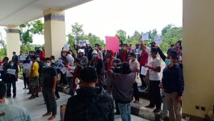 Ini Tiga Tuntutan Warga saat Unjukrasa Soal PETI di Sekadau