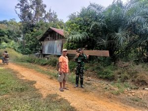 Prada David Bantu Warga Desa Tolok
