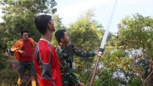 Satgas TMMD 110 Kodim 1201 Ikut Simulasi Pemadaman Kebakaran