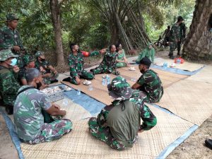 Dansatgas TMMD 110 Kodim 1201 Makan Bersama Dengan Anggota