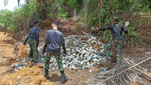 Material Batu Bakal Rampungkan Pembuatan Jembatan Beton TMMD 110/ Kodim 1201