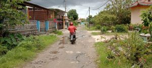 Jalan Gang Tujuh Belas Pasiran, Singkawang Rusak Parah