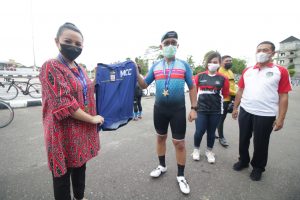 Bupati Landak Sambut Kedatangan Kalbar Cycling Marathon 2021 di Ngabang