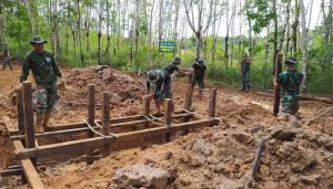 Semangat Satgas TMMD 110/ Kodim 1201 Kebut Pengerjaan Jembatan Box Culvert Titik Ke Satu