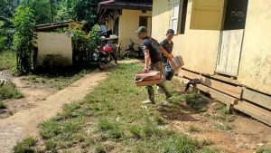 Anggota Satgas TMMD Kodim 1201 Laksanakan Pembersihan Pangkalan Pemukiman