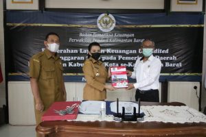 Bupati Landak Serahkan Laporan Keuangan Tahun 2020 ke BPK