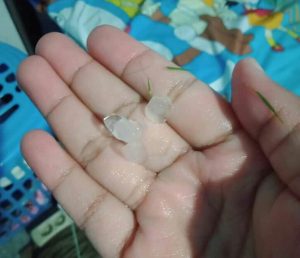 Hujan Es Mengguyur Kecamatan Baradatu, Kabupaten Waykanan