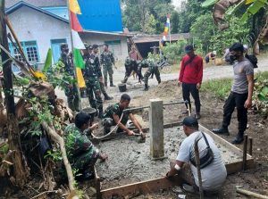 Satgas TMMD Ke-110 Kodim 1206/PSB Bersama Warga Menyelesaikan Pembuatan Keran Air Bersih