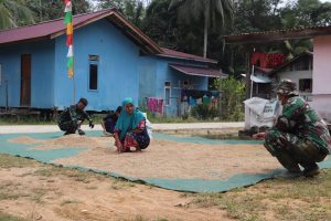 Para Petani Sangat Terbantu dengan Jalan yang Dibangun Satgas TMMD Ke-110 Kodim 1206/PSB