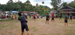 Jalin Keakraban,Satga TMMD Kodim 1206/PSB Olahraga Bersama Masyarakat