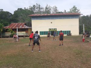 Jalin Keakraban, TNI Satgas TMMD Kodim 1206/PSB Olahraga Bareng Warga