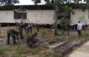 Satgas TMMD Kodim 1206/PSB ke 110, Edukasi Warga Bersihkan Lingkungan