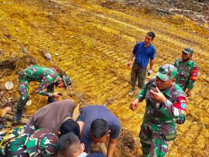 Panen Madu Kelulut Di Lokasi TMMD Ke 110 Kodim 1206/PSB