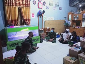 Jalin Silahturahmi Dengan Warga, Personil TMMD Ke 110 Kodim 1206/PSB Lakukan Komsos